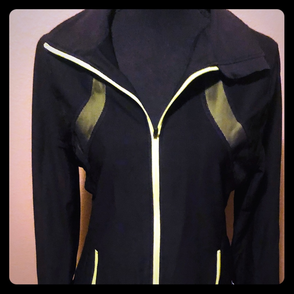 Black women’s activewear jacket